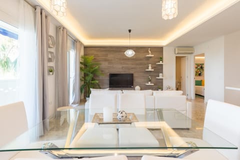 SaturnoDream-4 min to the beach-seasonal pool Apartment in Torremolinos