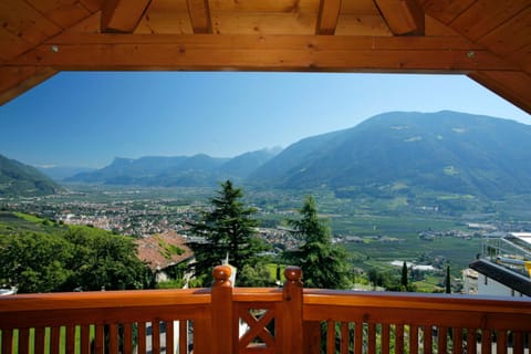 View (from property/room), Balcony/Terrace, City view, Landmark view, Mountain view, Shopping Area