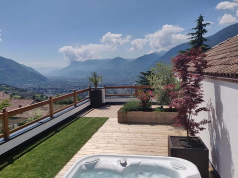 Garden, Balcony/Terrace, City view, Landmark view, Mountain view, Swimming pool