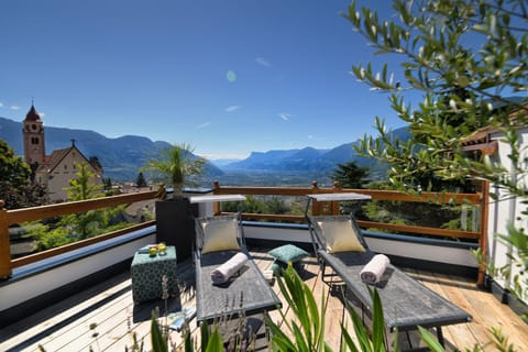 Hot Tub, View (from property/room), Balcony/Terrace, Landmark view