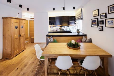 Dining area, kitchen