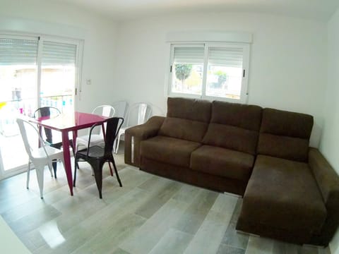 Kitchen or kitchenette, Decorative detail, Dining area