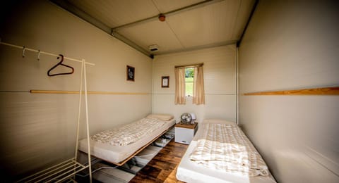 Bed, Photo of the whole room, Decorative detail, Decorative detail, Bedroom