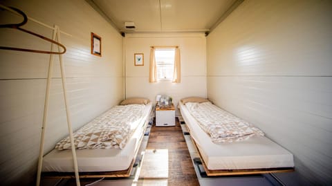 Bed, Photo of the whole room, Decorative detail, Decorative detail, Bedroom