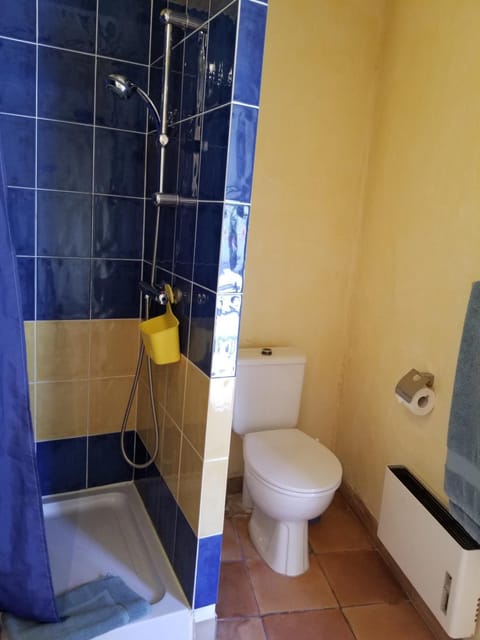 Shower, Toilet