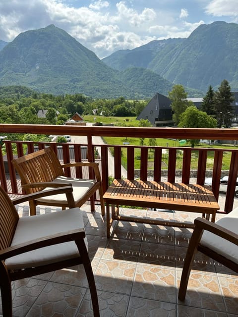 Natural landscape, View (from property/room), Balcony/Terrace, Seating area, Mountain view