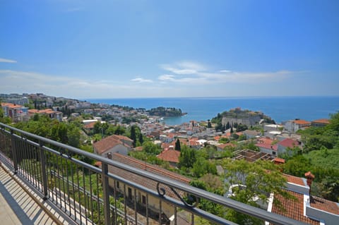 City view, Sea view