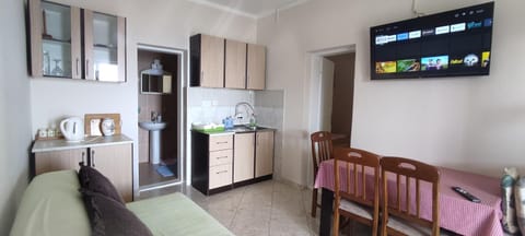 TV and multimedia, Kitchen or kitchenette, Living room