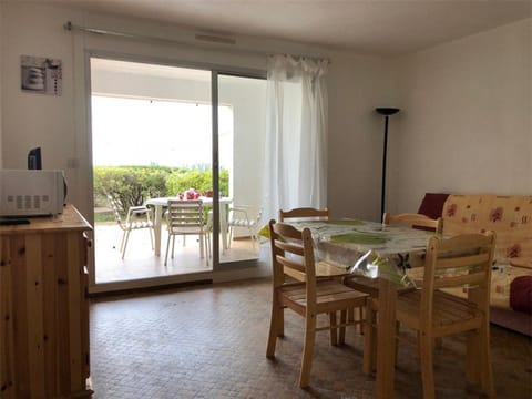 Magnifique T2 en bord de mer, 4 couchages, terrasse, parking, plage à pied, proche commerces et Aqualand - FR-1-81-56 Apartment in Le Barcarès