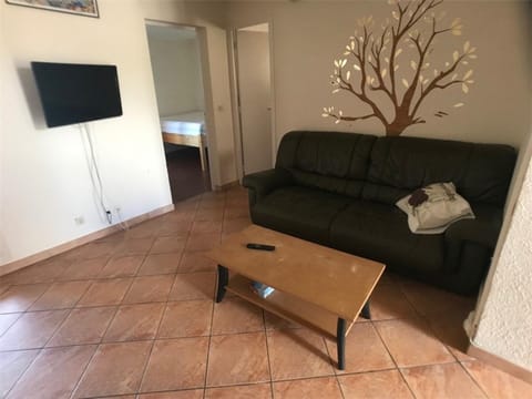 Appartement T3 avec climatisation, parking privé à 400m des commerces - FR-1-81-126 Apartment in Leucate