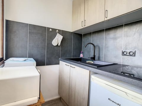 Studio rénové pour 2 pers. avec balcon, plein cœur station, à 80m des pistes principales - FR-1-416-142 Appartement in Villarembert