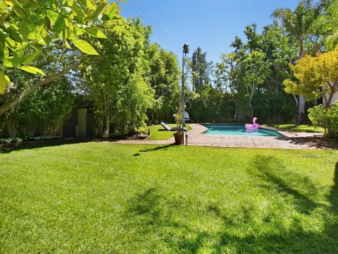 Villa Teresita - Beautifully gated Mediterranean estate Villa in Beverly Hills