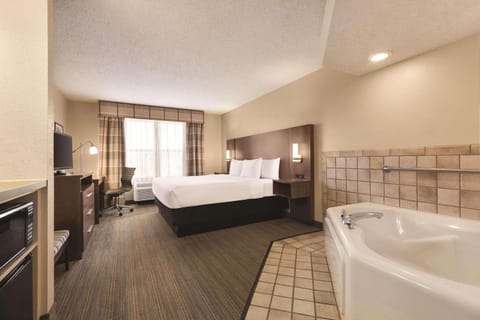 Country Inn & Suites by Radisson, Forest Lake, MN Hotel in Forest Lake
