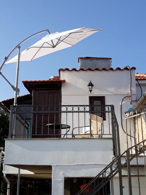 Atrium - Lafkos House in Magnesia Prefecture, Greece