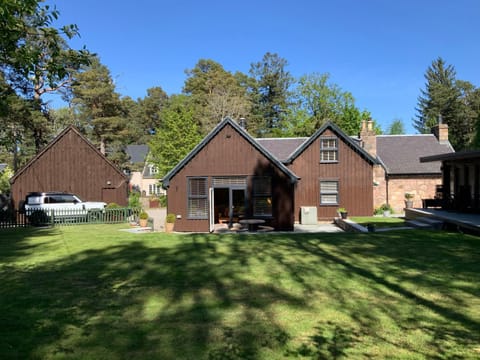 Coylumbridge Cottage House in Scotland