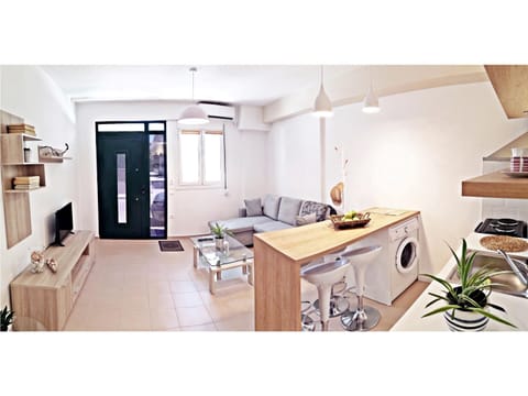 TV and multimedia, Kitchen or kitchenette, Living room