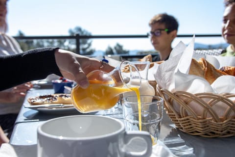 Swimming pool, Breakfast