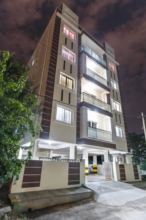 Property building, Facade/entrance, Bird's eye view, Floor plan