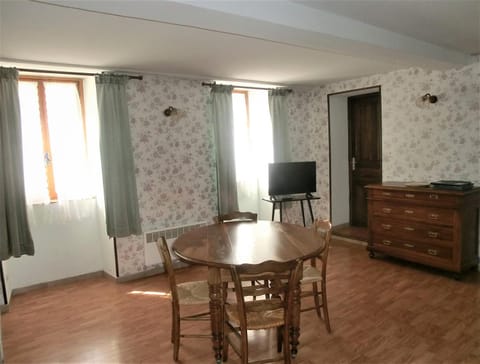 Lou Filadour rez de chaussée 5 personnes Apartment in Piedmont