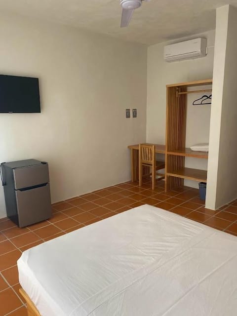 Bed, TV and multimedia, Photo of the whole room, Evening entertainment, Bedroom, hair dresser, wardrobe