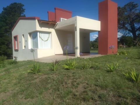 Cabañas Los Troncos Albergue natural in Sierra de La Ventana