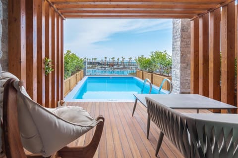 Balcony/Terrace, Swimming pool