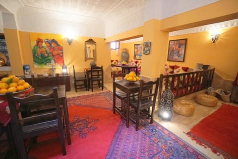 Restaurant/places to eat, Communal lounge/ TV room, Lounge or bar