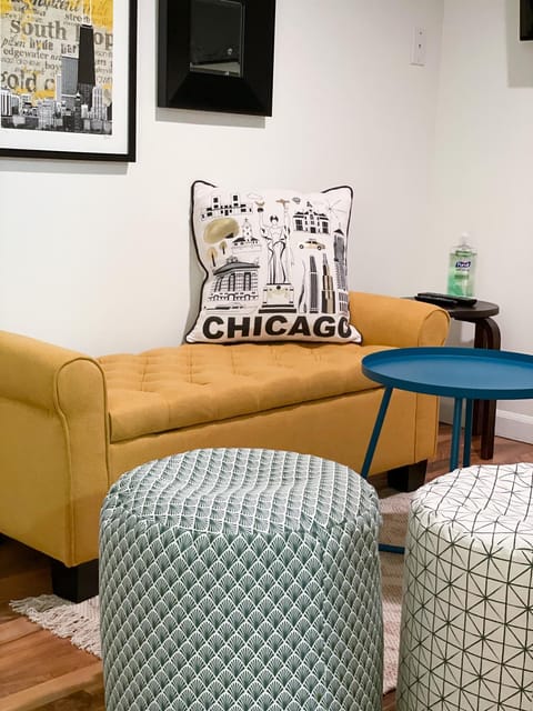 Wrigley Garden Unit Apartment in Chicago