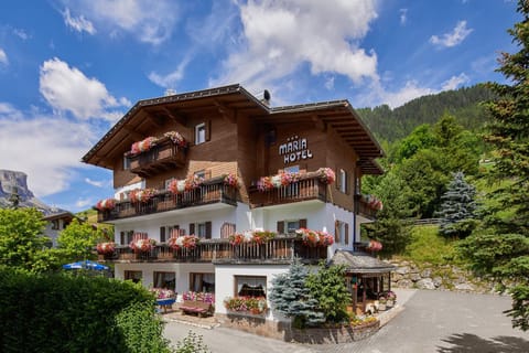 Property building, Day, Mountain view