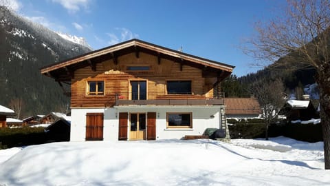 Property building, Facade/entrance, Winter