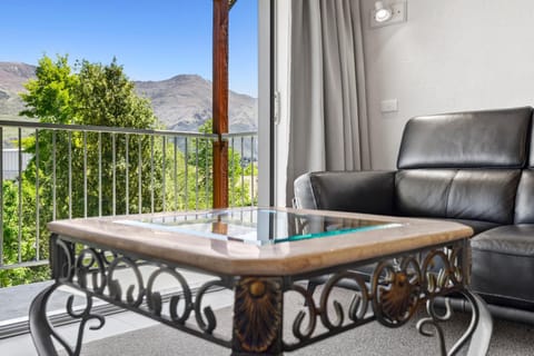 Balcony/Terrace, Living room, Seating area, Mountain view