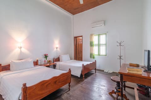 Five Rose Siem Reap Hostel Bed and Breakfast in Krong Siem Reap
