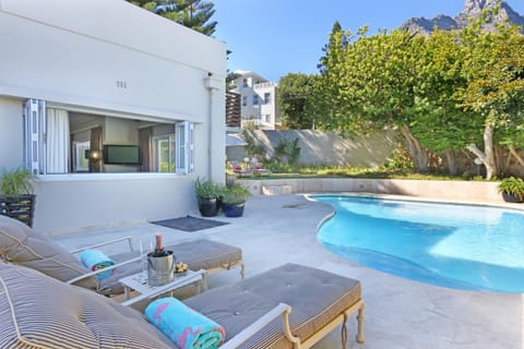 Vetho Villa Bed and Breakfast in Camps Bay