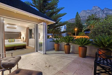 Balcony/Terrace, Photo of the whole room, Bedroom, Mountain view
