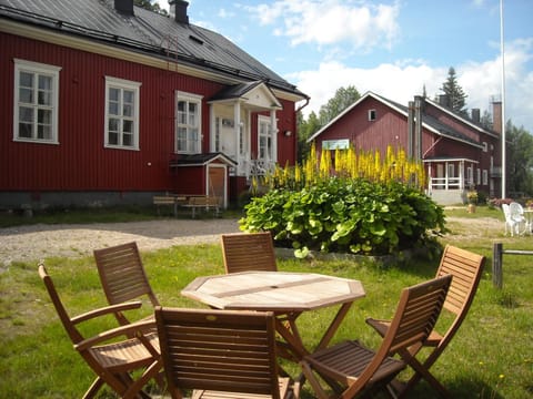 Facade/entrance, Summer, Area and facilities