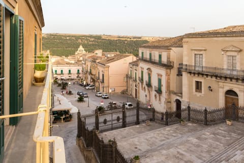 City view, Landmark view, Street view