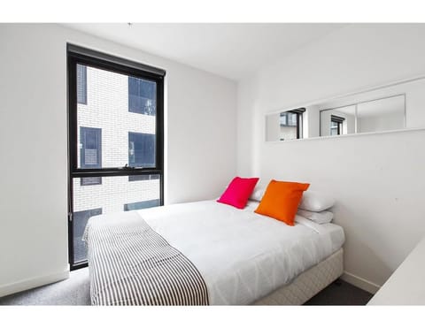 Modern 2 bed apartment in trendy Collingwood Condo in Melbourne