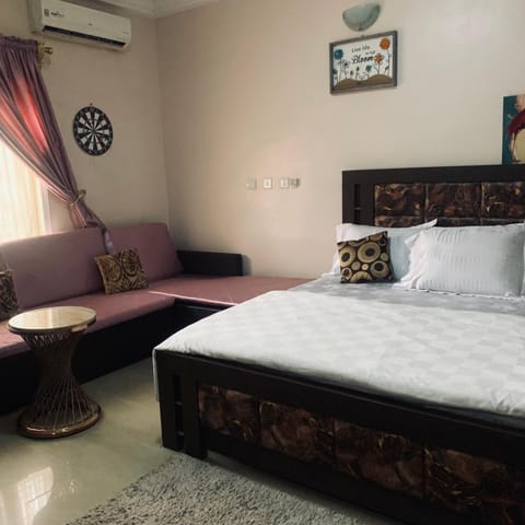 Bed, Photo of the whole room, Decorative detail, Seating area, Bedroom, air conditioner