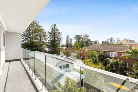 Chic apartment footsteps from Manly Beach Condo in Manly