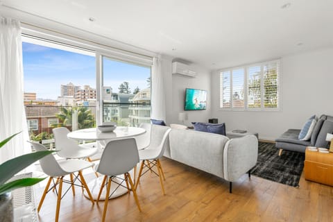 Chic apartment footsteps from Manly Beach Condo in Manly