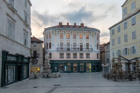 Property building, Landmark view, Location