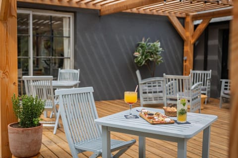 Garden, Lounge or bar, Drinks