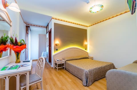 Bed, Photo of the whole room, bunk bed