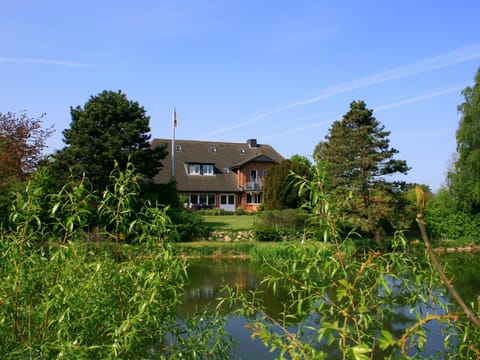 Property building, Facade/entrance, Natural landscape, Garden, Garden view