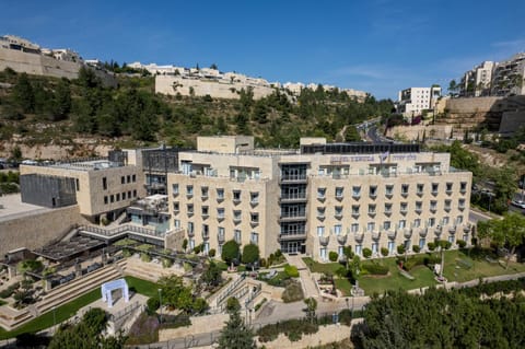 Property building, Bird's eye view, Location