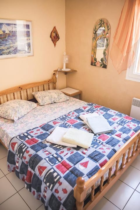 HOLIDAYLAND BAIE DES OLIVIERS VILLA 36m2 1chambre fermée 6 couchages ou VILLA 41M2 2chambres fermées 7 couchages Campground/ 
RV Resort in Narbonne