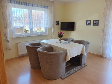 TV and multimedia, Living room, Dining area