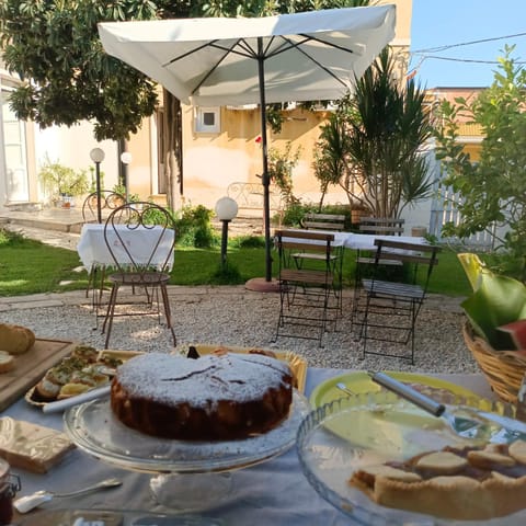 Garden, Breakfast