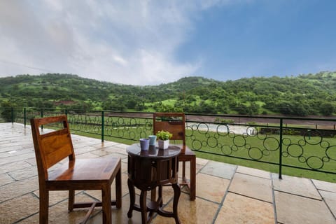 StayVista's Shivom Villa 8 - A Serene Escape with Views of the Valley and Lake Chalet in Maharashtra