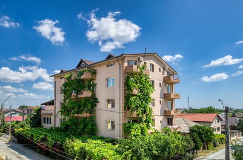 Property building, Day, City view